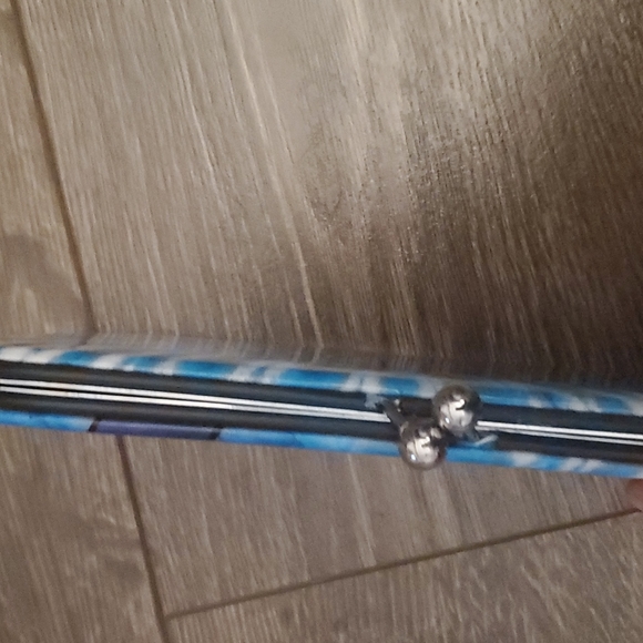 💙 Disney Loungefly Lilo & Stitch Tie Dye Kisslock Hinge Wallet - Picture 6 of 9